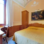 Bolivar Hotell 4*